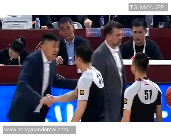 CBA北京对广东比赛引发争议球迷质疑裁判黑哨行为影响比赛公正性 CBA北京对广东比赛引发争议球迷质疑裁判黑哨行为影响比赛公正性